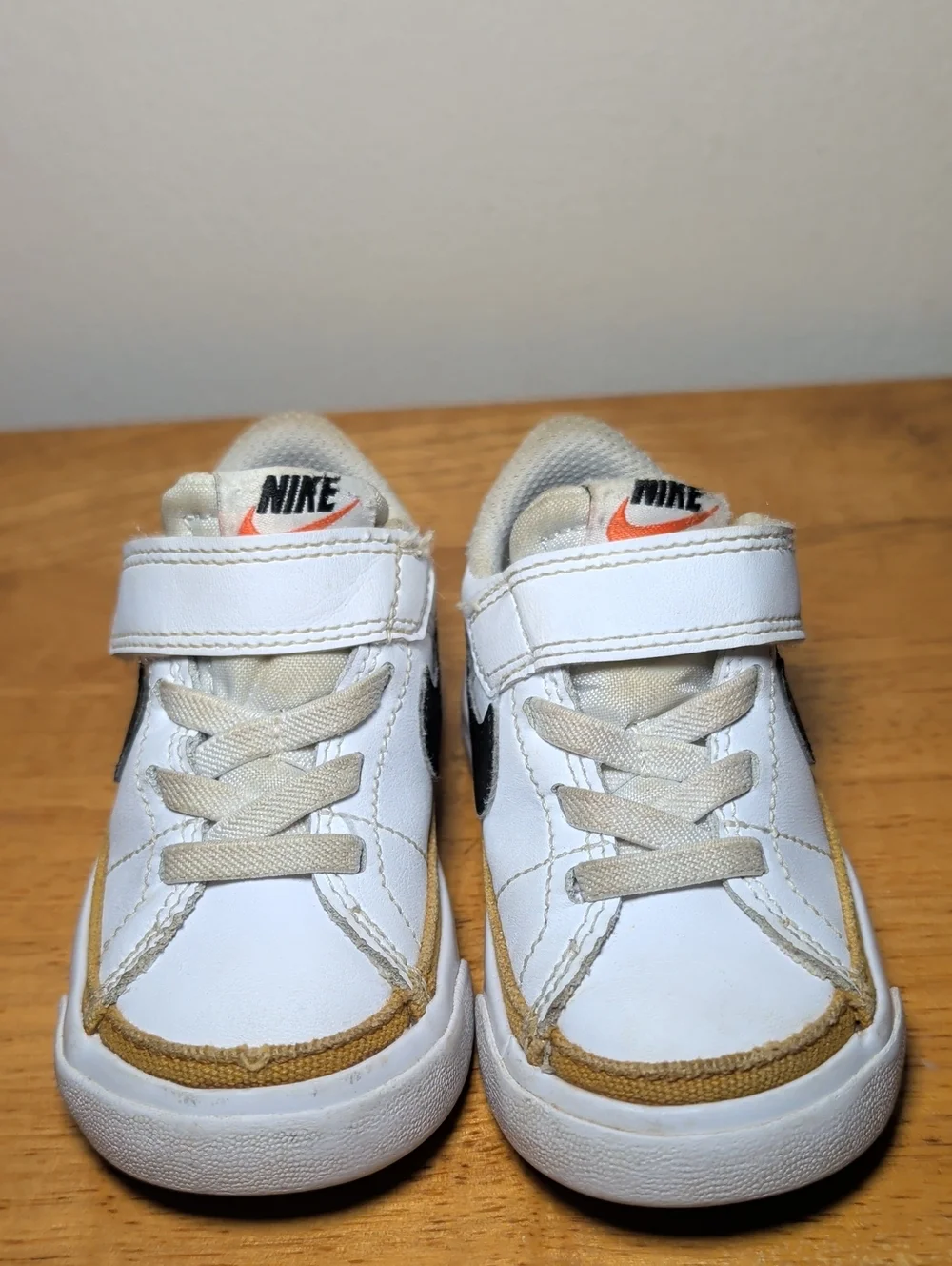 Nike court legacy
